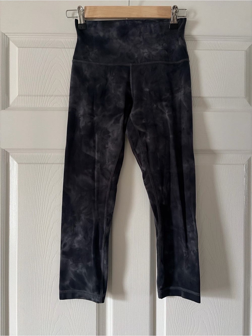 Lululemon Align Storm Pattern Highrise Capri Leggings Size 4 Women’s